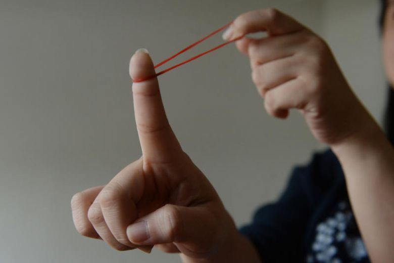 lelaki jentik getah pada jalan raya kena saman rm900