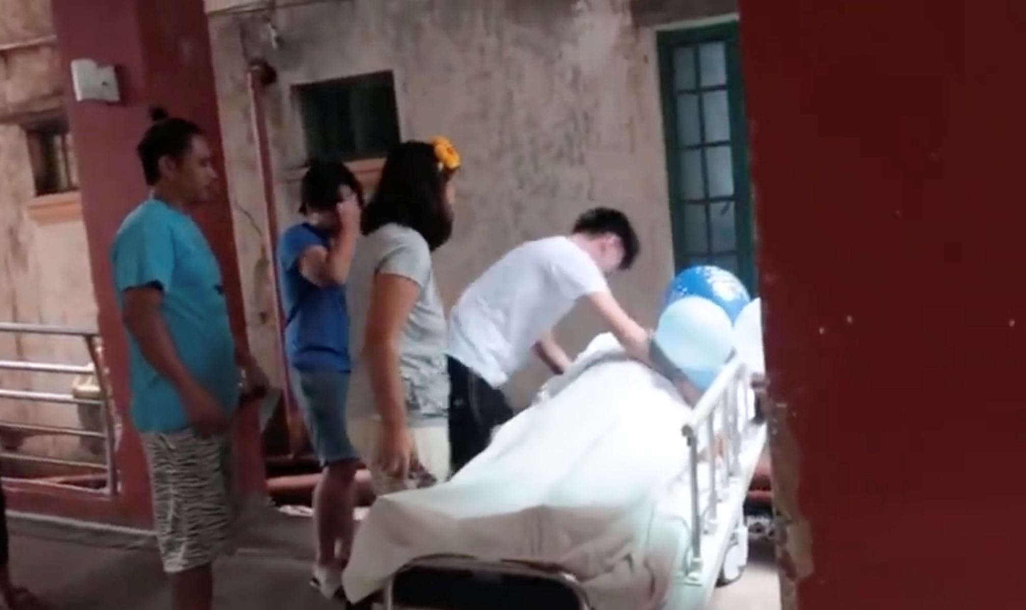 mahu pulang buat kejutan pada bapa, lelaki meraung tiba di rumah ayah sudah meninggal