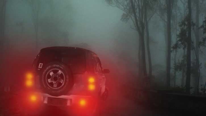 dah tahu salah tapi masih ramai yang buat, jangan nyalakan lampu kecemasan ketika hujan! 