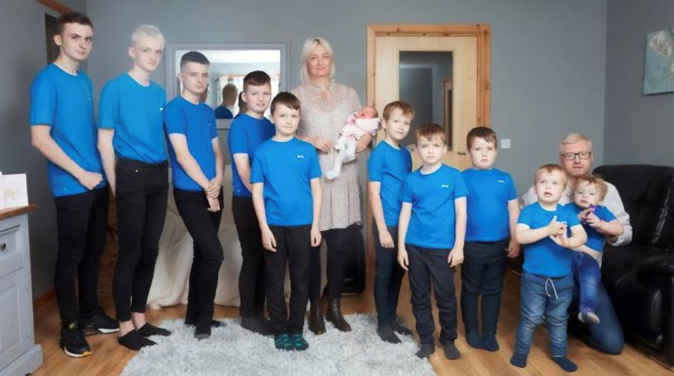 akhirnya dapat anak perempuan selepas 10 orang anak lelaki