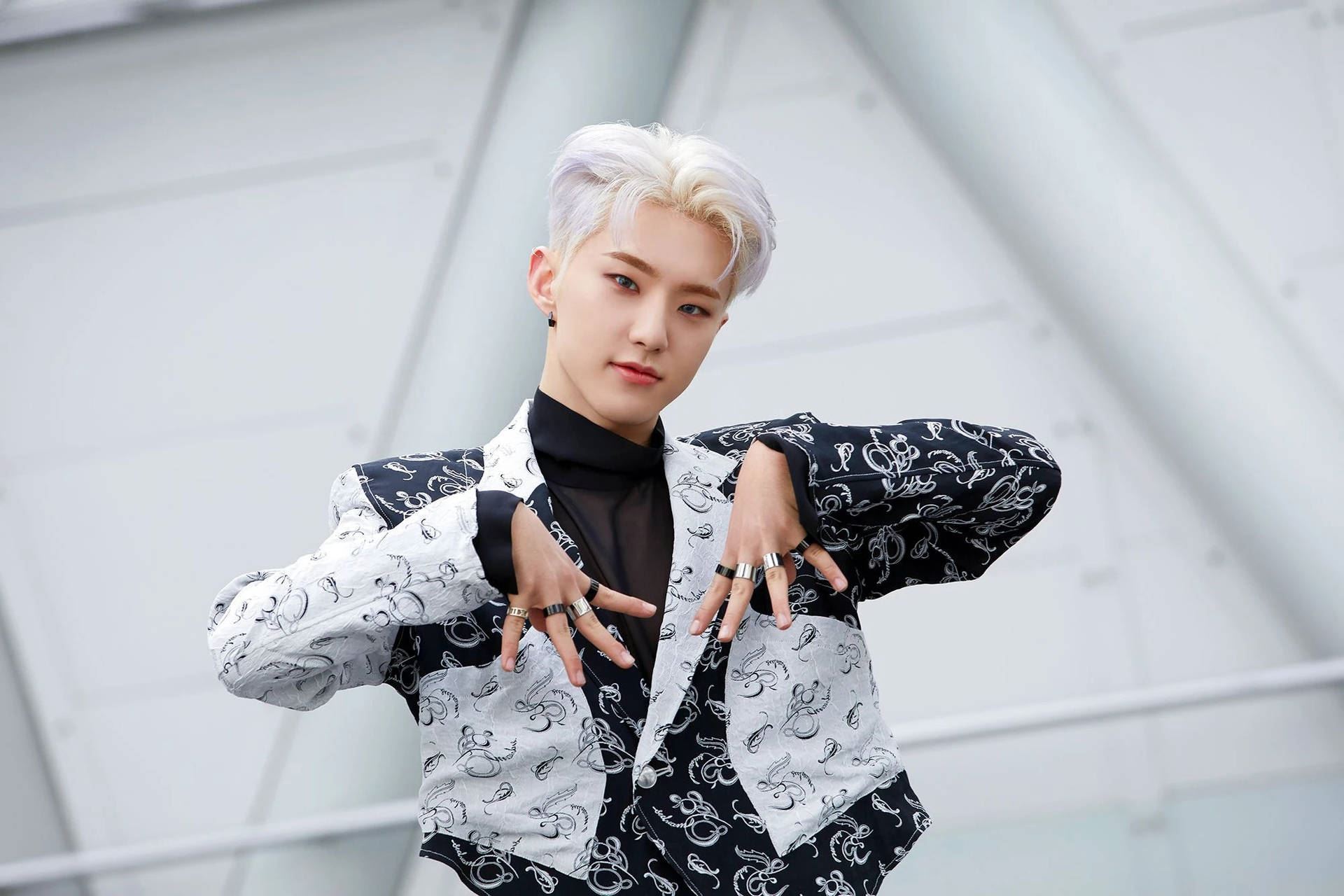 hoshi seventeen beri amaran kepada ‘sasaeng’ untuk ambil tindakan undang-undang