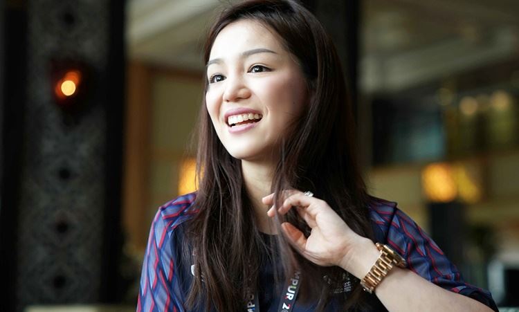 jurulatih pasukan thailand merupakan seorang wanita cantik 