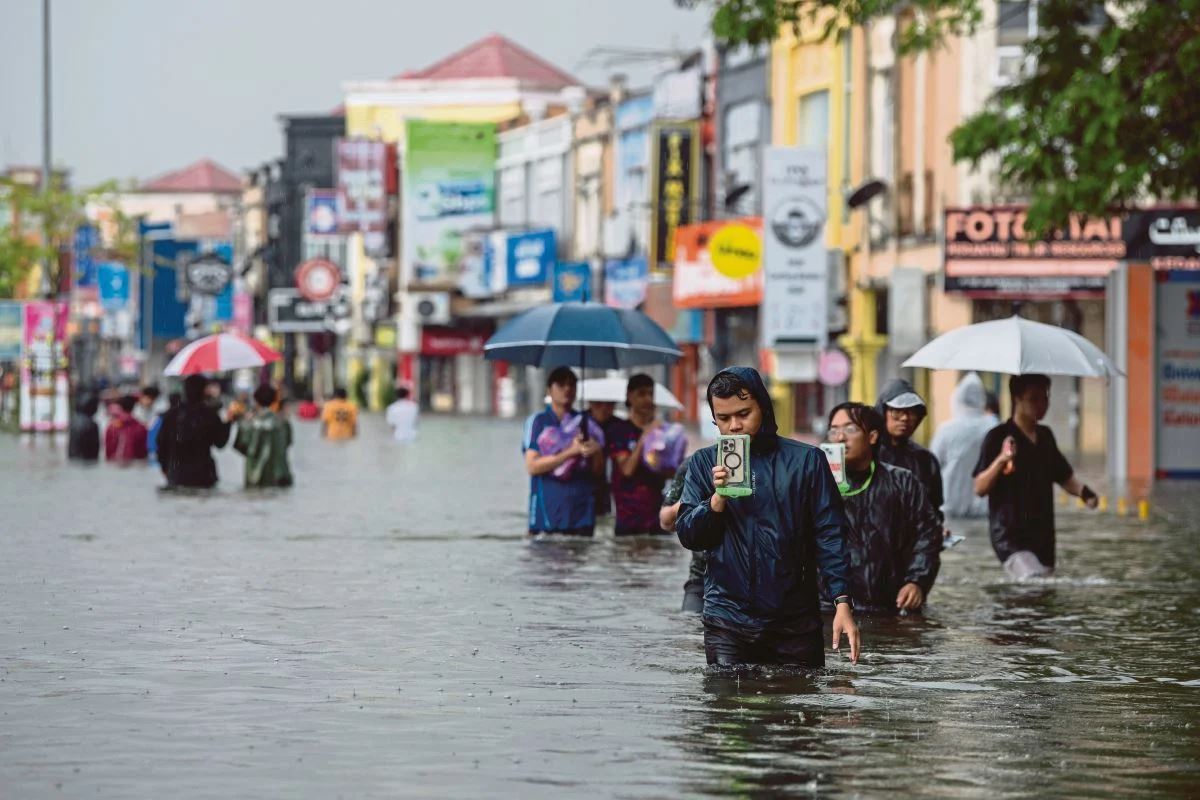 Mangsa Banjir Di Malaysia Kini Cecah 24,907, Situasi Di Utara & Pantai Timur Semakin Meruncing