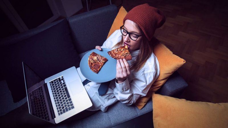 elokkah makan lewat malam? ini kesan buruk terhadap kesihatan yang ramai tak tahu