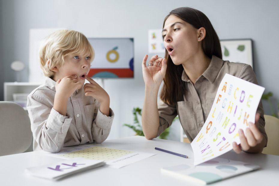 Anak Lambat Bercakap? Ini Penjelasan Pakar Pediatrik