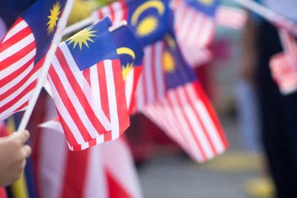Semangat Patriotisme: Lelaki Taja 15,000 Jalur Gemilang Untuk Rakyat Kelantan