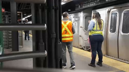 trend bahaya ragut nyawa, dua remaja maut ketika cuba ‘subway surfing’ di new york
