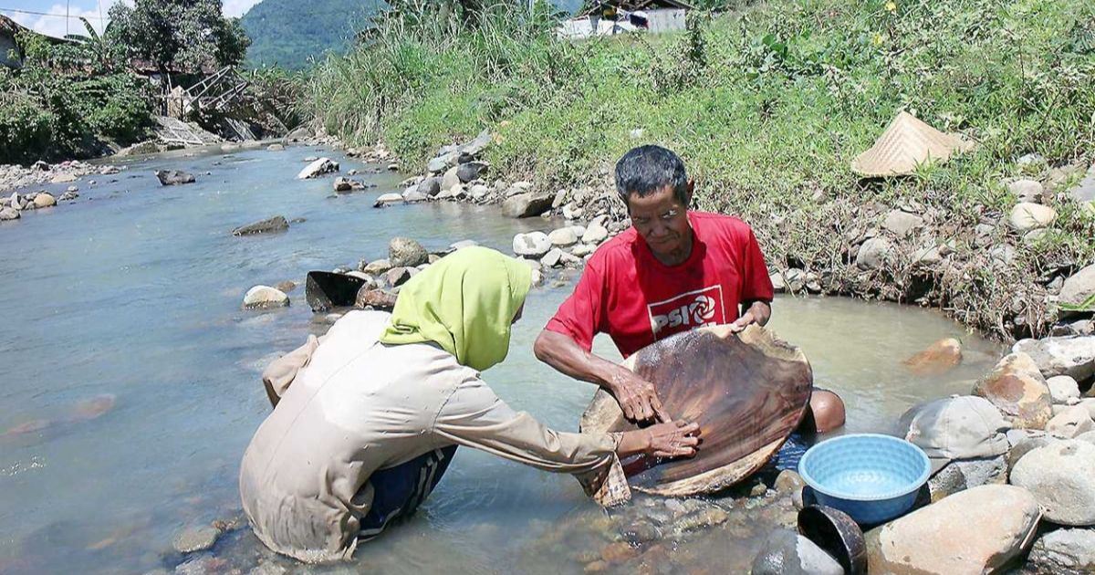 Demam Emas di Kelantan: Lebih 300 Mohon Lesen Mendulang Secara Sah