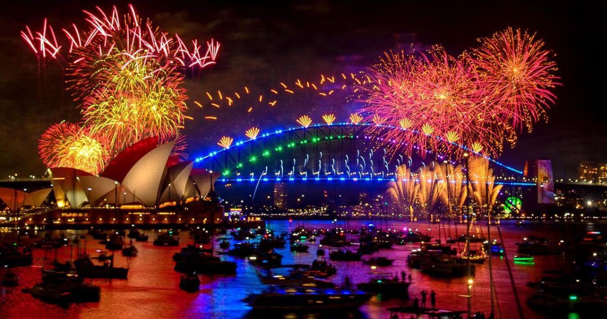 Bukan Secara Rawak, Ini Penjelasan Saintifik Bagaimana Bunga Api Meletup Jadi Corak Cantik Di Langit!