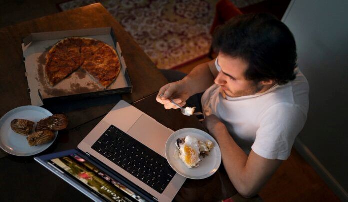 elokkah makan lewat malam? ini kesan buruk terhadap kesihatan yang ramai tak tahu