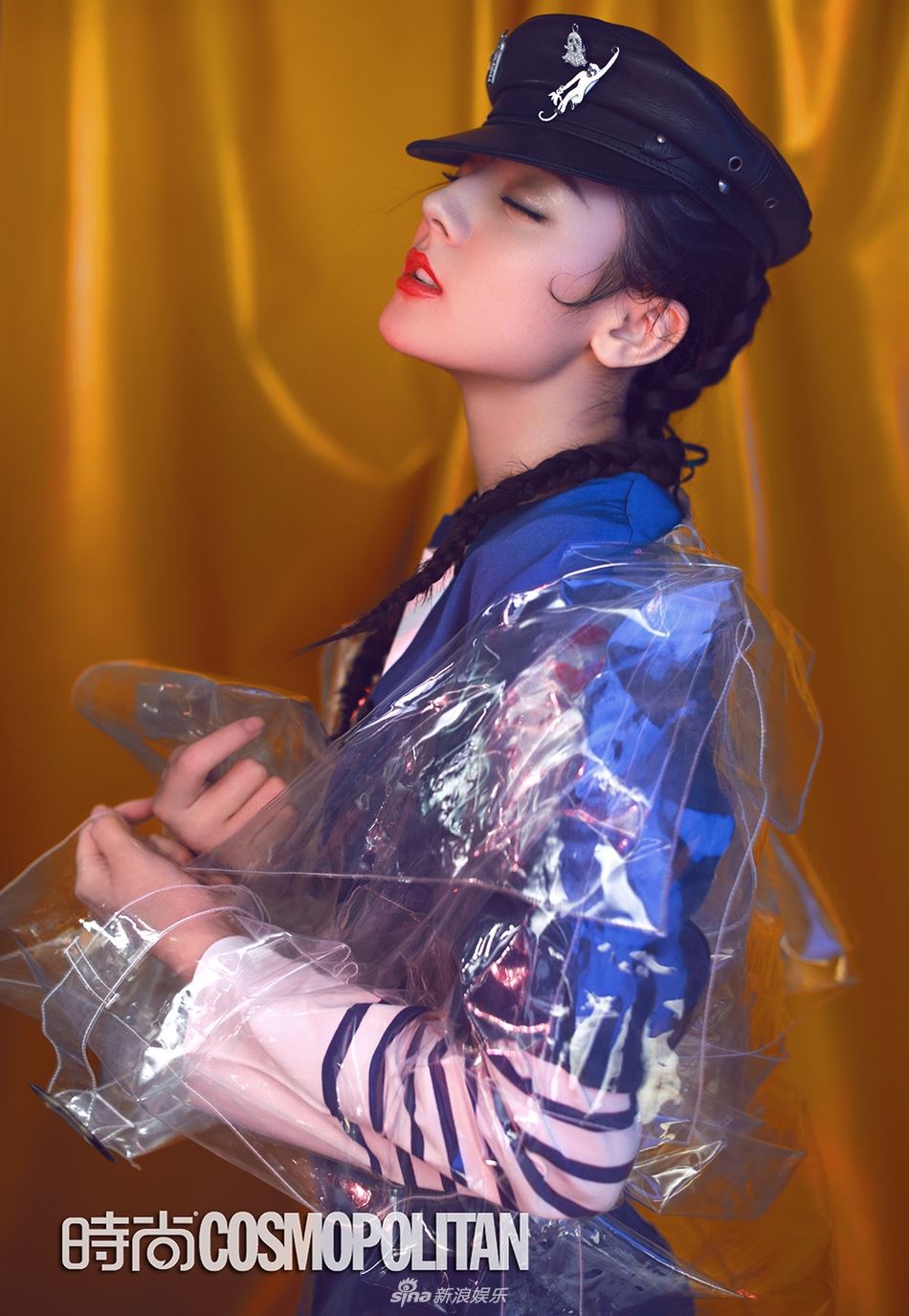 性感红唇迪丽热巴杂志封面照曝光