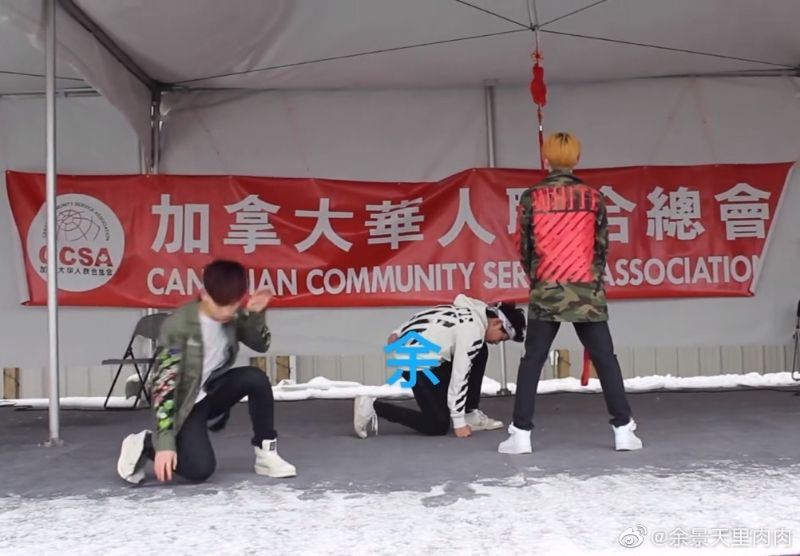 小时候肉肉的tony余景天！15岁当《中国新歌声》海选评审