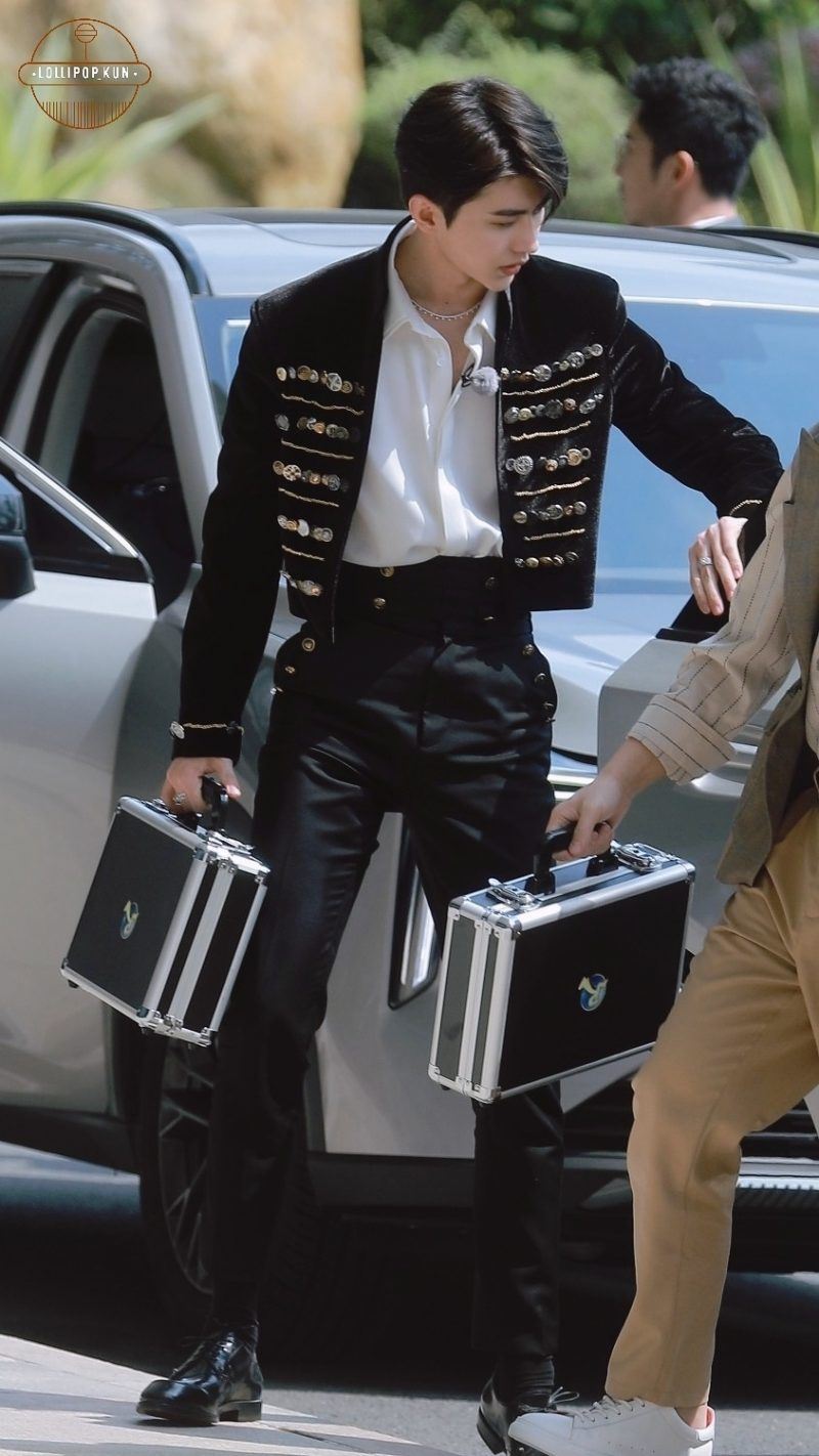 《奔跑吧9》蔡徐坤王子造型！太帅！【路透图】