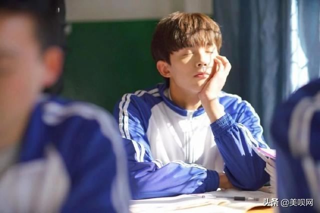 穿起校服的李现超萌！【15男星的校服照】