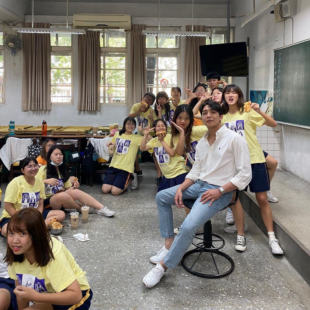 超帅的「韩国欧巴老师」！在台教书爆红❤️