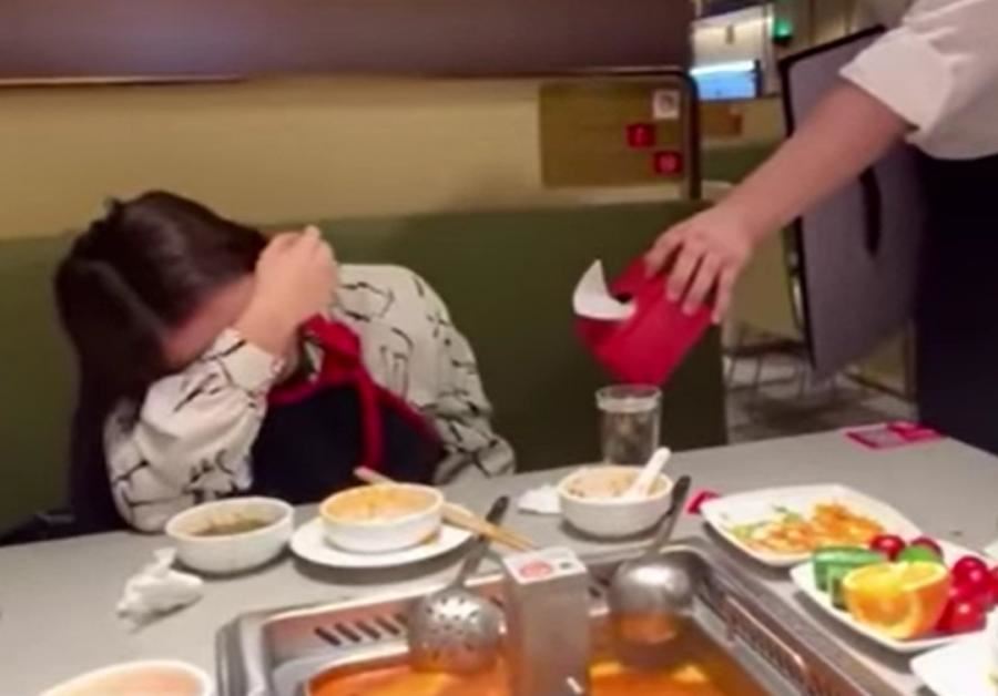 海底捞帮你庆祝“分手”！送免费纸巾！还唱分手快乐～