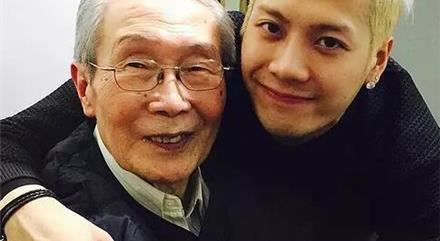 王嘉尔家人的背景！父母是运动员！是遗传的❤️