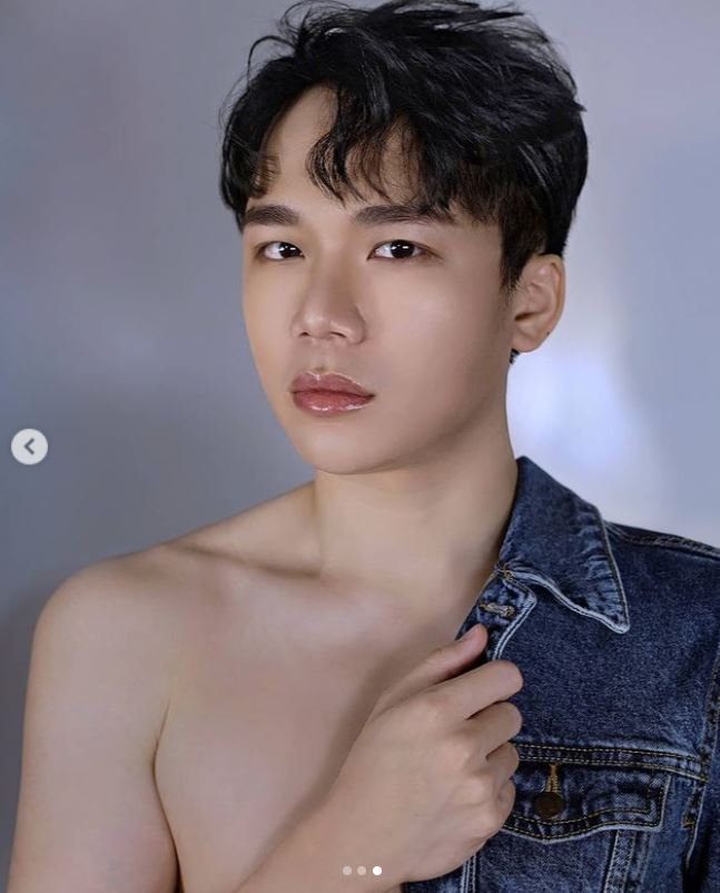 youtuber林尚进露“腹肌”！结实的腹肌