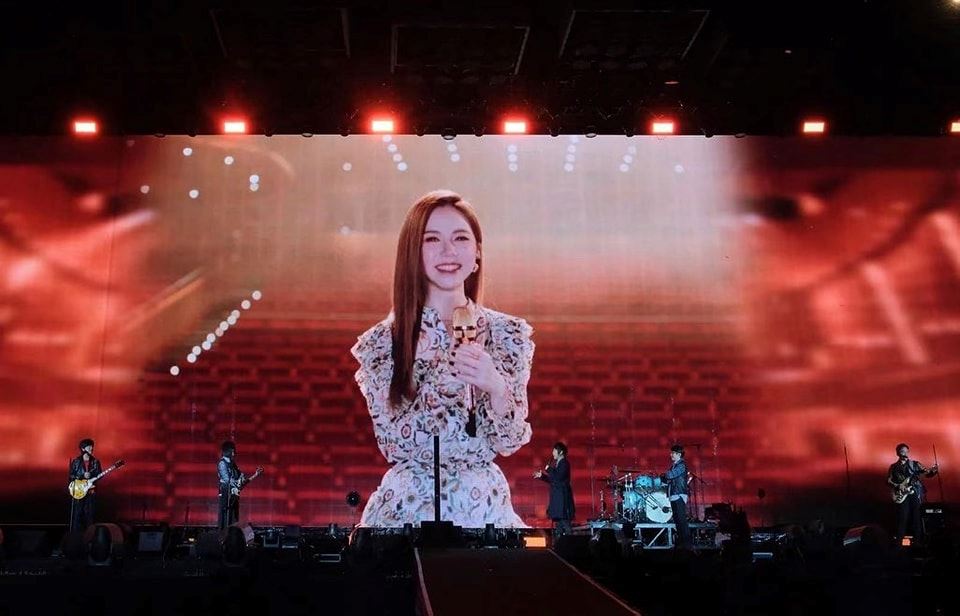 五月天平安夜开唱！邓紫棋惊喜现身❤️