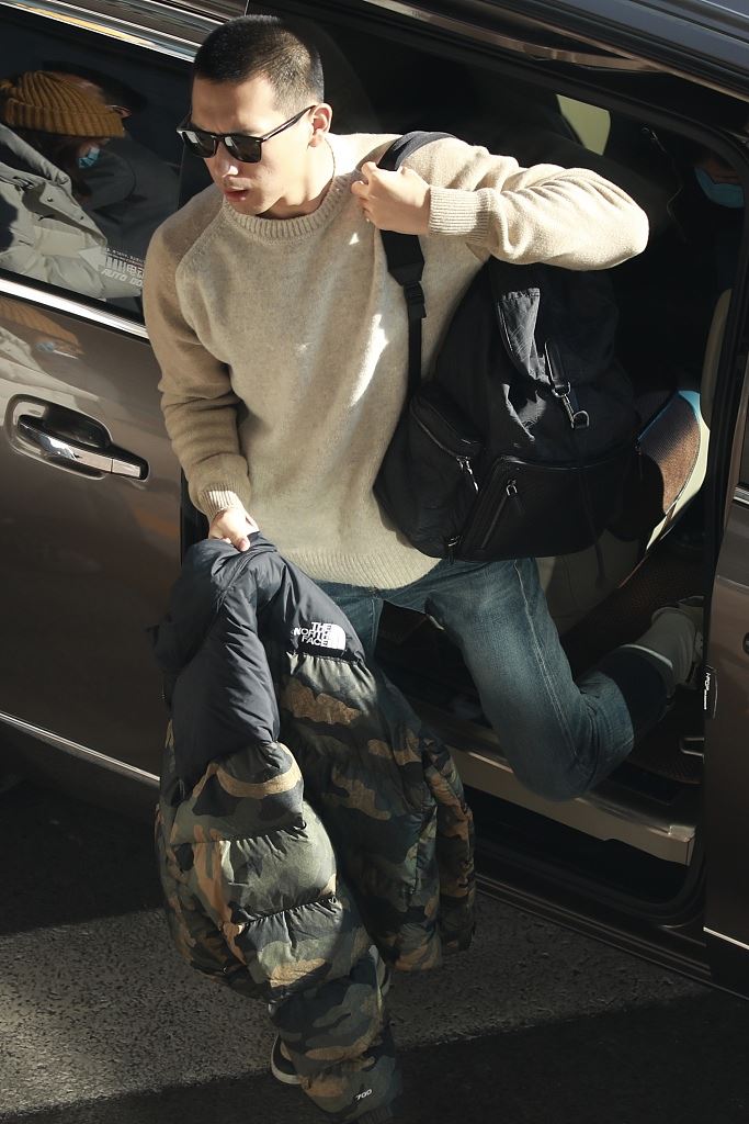 首次见李现剪「寸头」！超帅气！超宠粉！