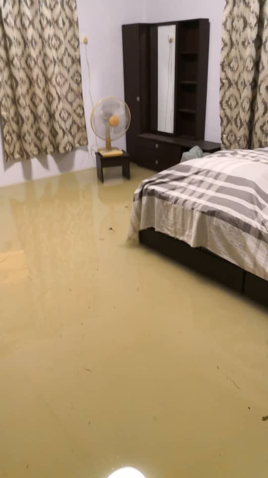 巴生有史以来最严重的水灾！大断电 雨水潜入屋内
