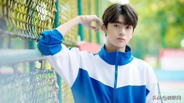 穿起校服的李现超萌！【15男星的校服照】