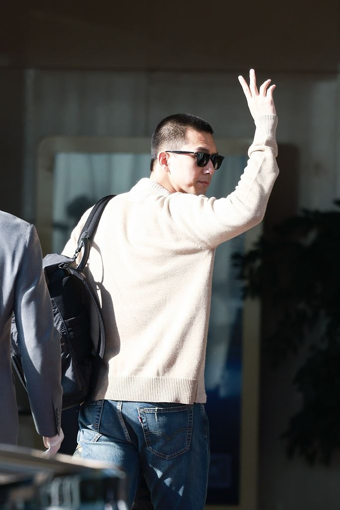 首次见李现剪「寸头」！超帅气！超宠粉！