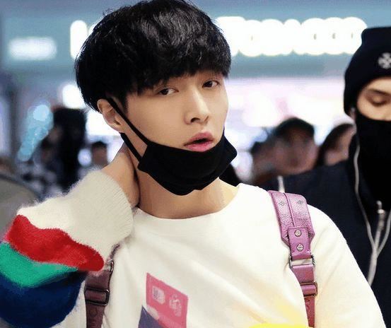 张艺兴戴口罩都不爱遮鼻子 原因好有趣！ ｜ goxuan