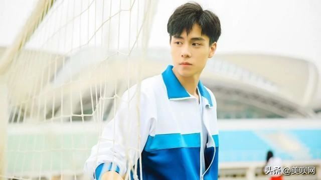 穿起校服的李现超萌！【15男星的校服照】