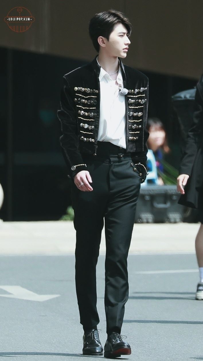 《奔跑吧9》蔡徐坤王子造型！太帅！【路透图】