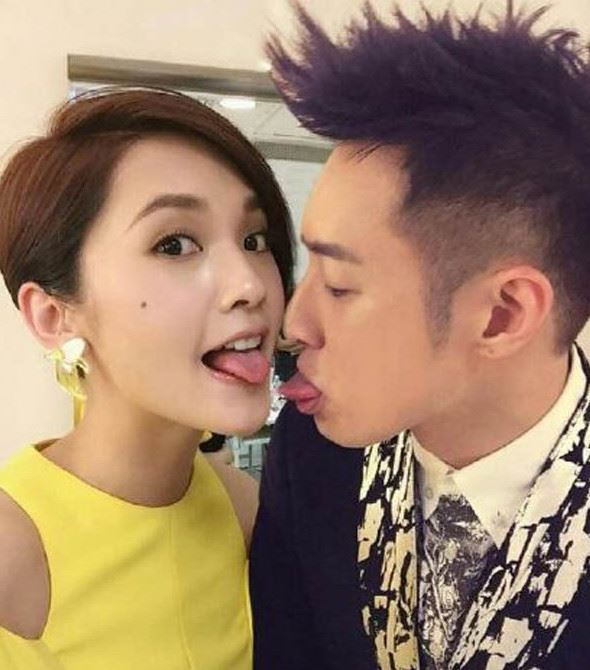 李荣浩杨晨琳求婚后穿情侣装首度合体露面