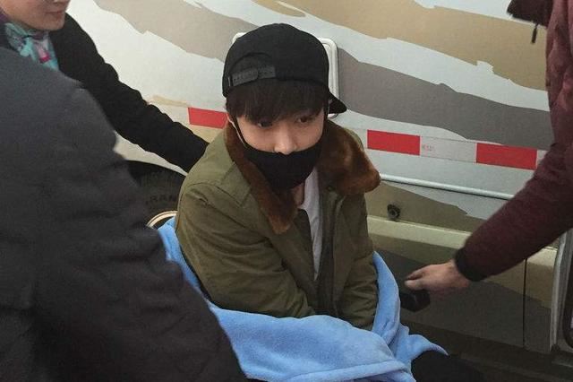 张艺兴戴口罩都不爱遮鼻子 原因好有趣！ ｜ goxuan