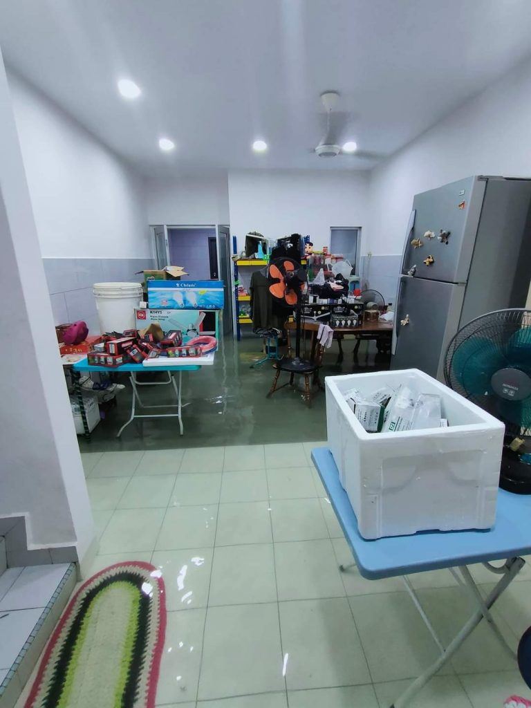 巴生有史以来最严重的水灾！大断电 雨水潜入屋内