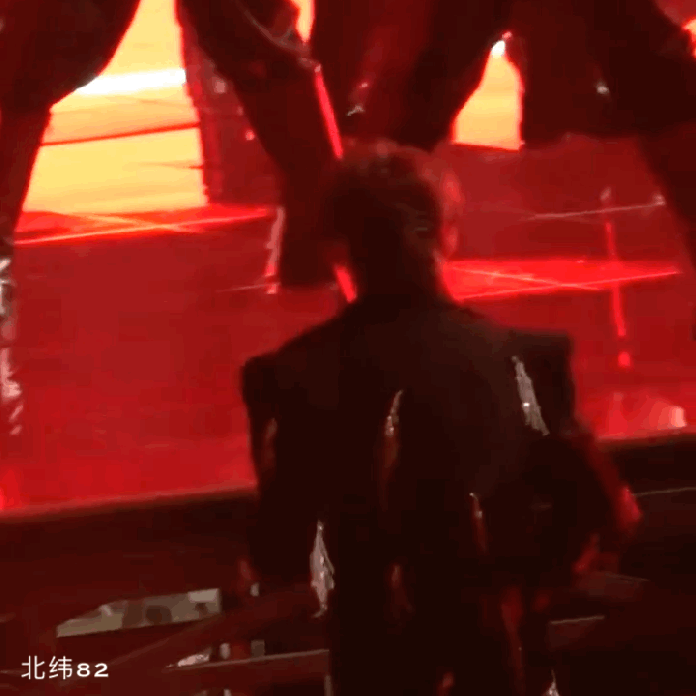 蔡徐坤穿衣显瘦、脱衣显肉❤️性感肌肉！危险又迷人⚠️