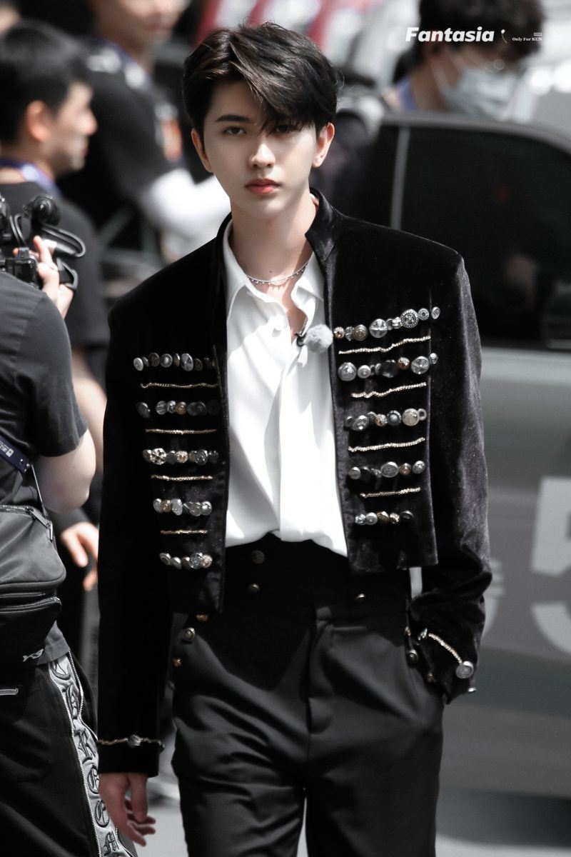 《奔跑吧9》蔡徐坤王子造型！太帅！【路透图】