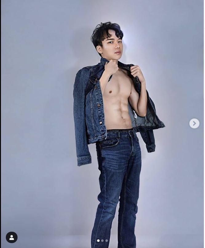 youtuber林尚进露“腹肌”！结实的腹肌