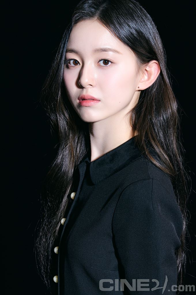 《殭尸校园》情侣cp画报！班长&罗门超甜❤️