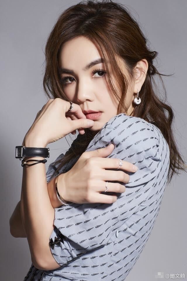 辣妈ella封面照曝光 辣起来还真不是盖的