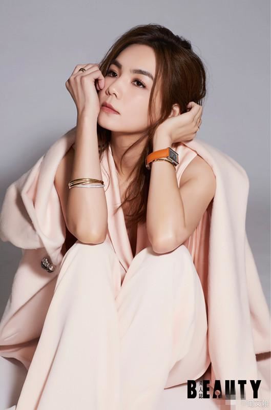 辣妈ella封面照曝光 辣起来还真不是盖的