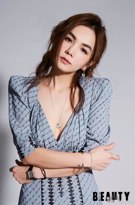 辣妈ella封面照曝光 辣起来还真不是盖的