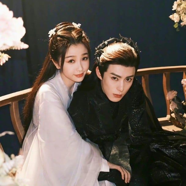 虞书欣王鹤棣爆假戏真做！导演暧昧文字实证？