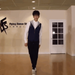 小时候肉肉的tony余景天！15岁当《中国新歌声》海选评审