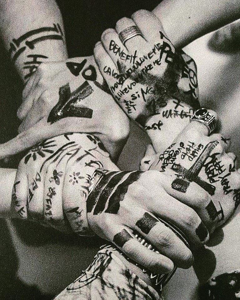 bigbang回归？gd晒5只手握一起！