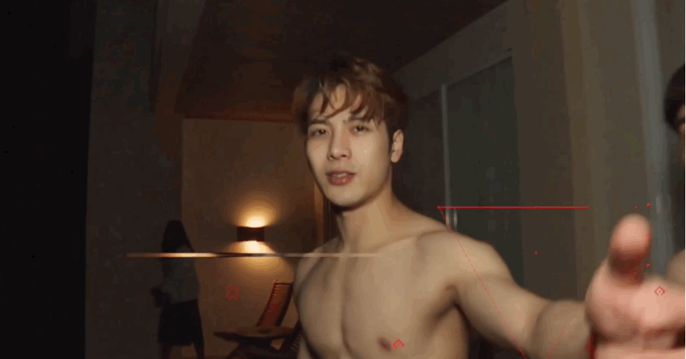 【影片】王嘉尔在引人犯罪！演唱会直接脱了，肌肉炸裂！｜goxuan