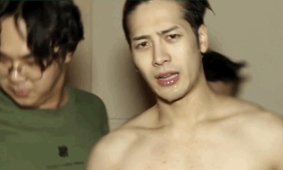 【影片】王嘉尔在引人犯罪！演唱会直接脱了，肌肉炸裂！｜goxuan