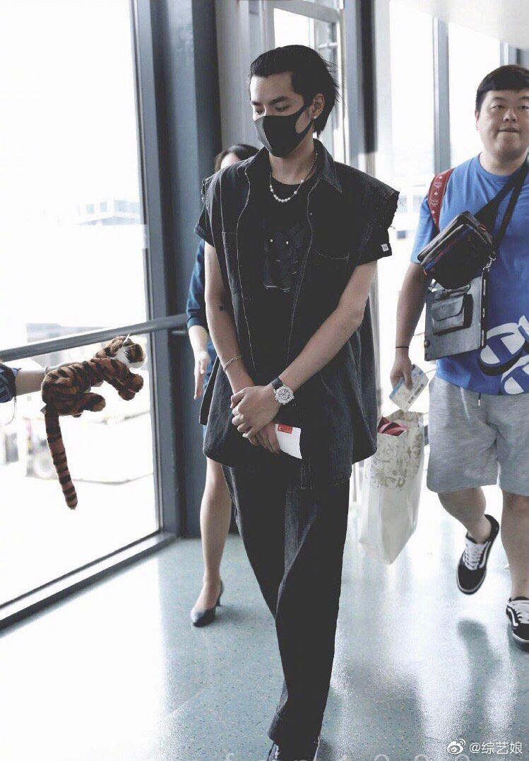 【多图】吴亦凡“夏天来了”新发型曝光！及肩长发短了！｜goxuan