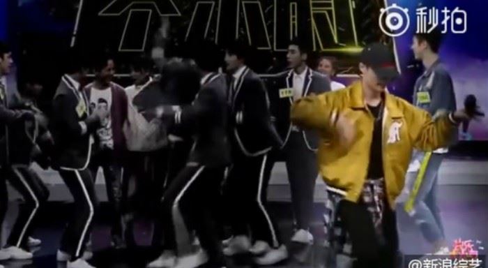 《偶像练习生》全民制作人张艺兴：balance是练出来的！ 录制空档时自己却独自在一旁练舞 ｜ goxuan