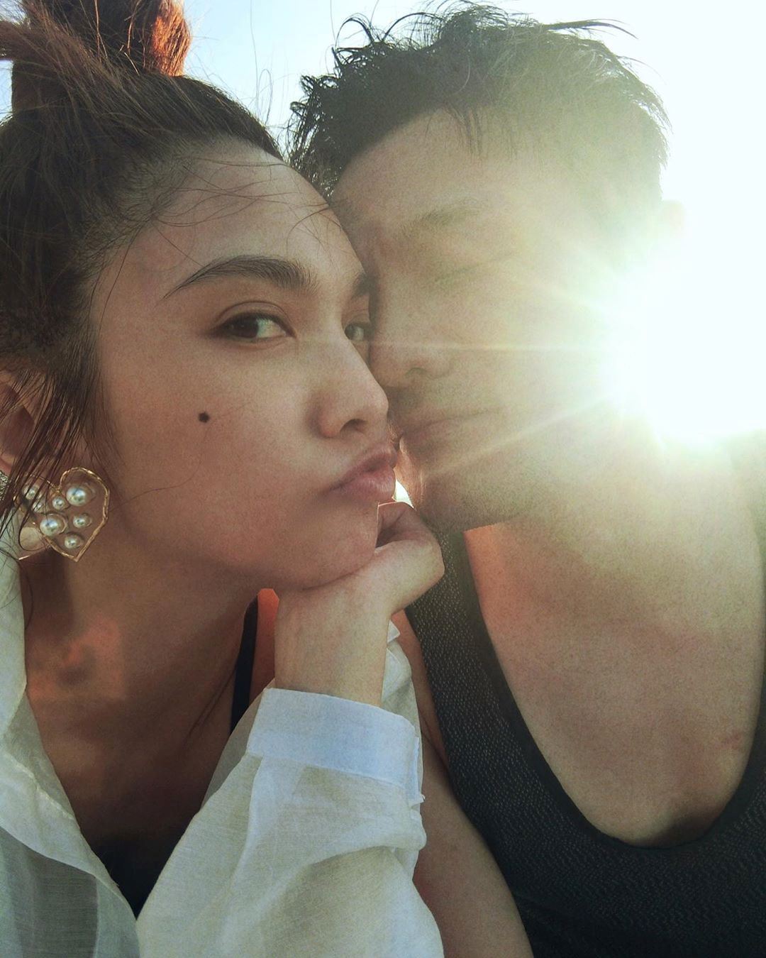 李荣浩杨晨琳求婚后穿情侣装首度合体露面