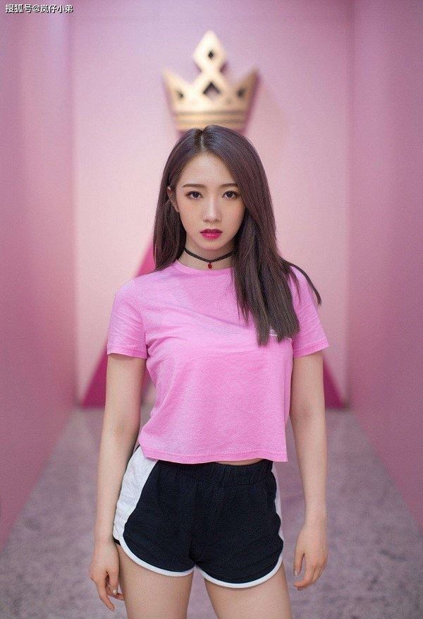 《跑男》孟美岐 & 蔡徐坤首次同框！首代男女团c位！