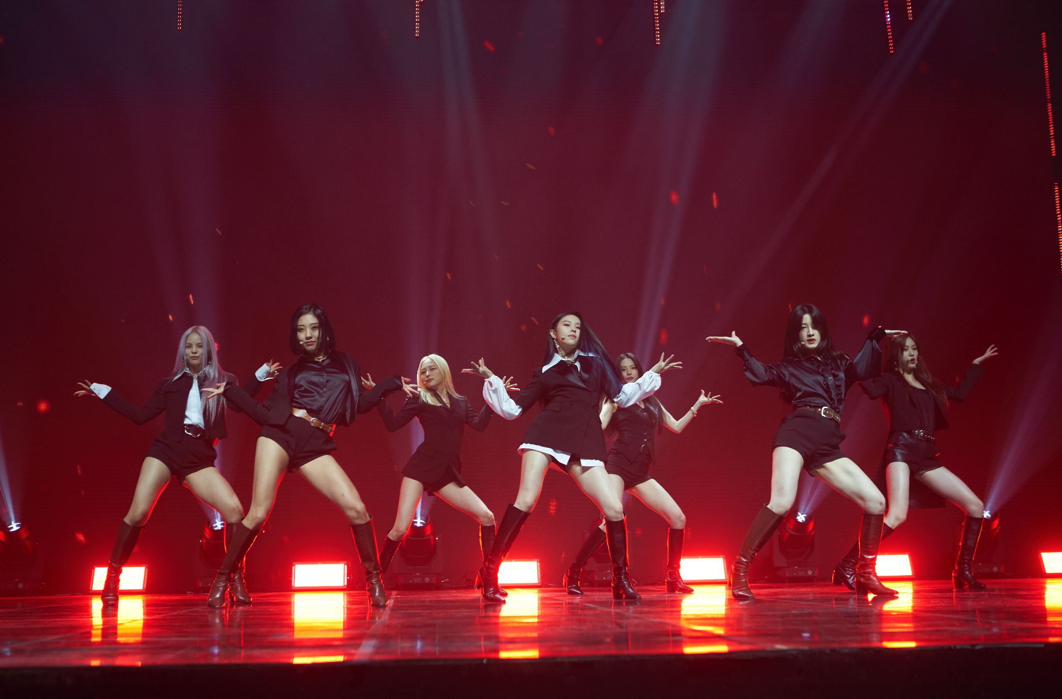 韩国火红女团clc携新单曲《helicopter》回归了！